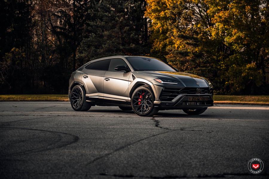  Lamborghini Urus on Vossen Wheels (S17-01) 2018 года  (фото 1 из 17)